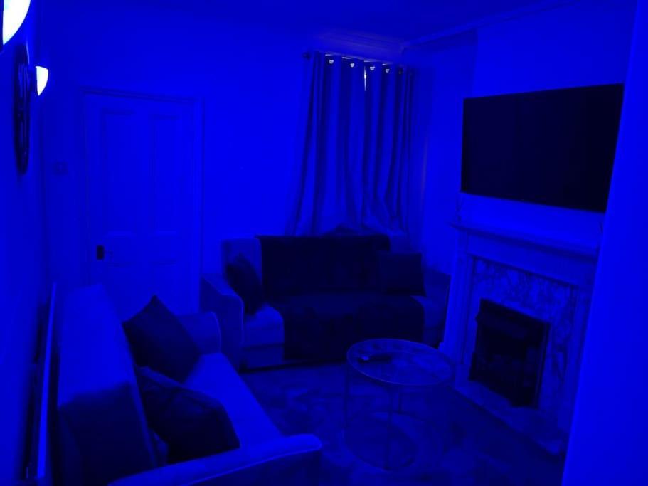 3 Bedrooms Comfortable Home With Jacuzzi Hot Tub Sleeps 10 Leicester Esterno foto