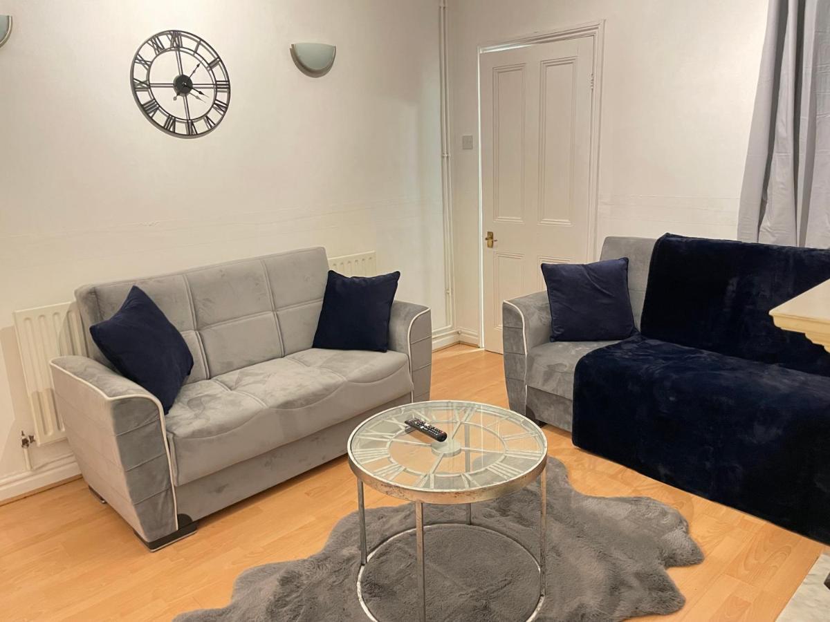 3 Bedrooms Comfortable Home With Jacuzzi Hot Tub Sleeps 10 Leicester Esterno foto