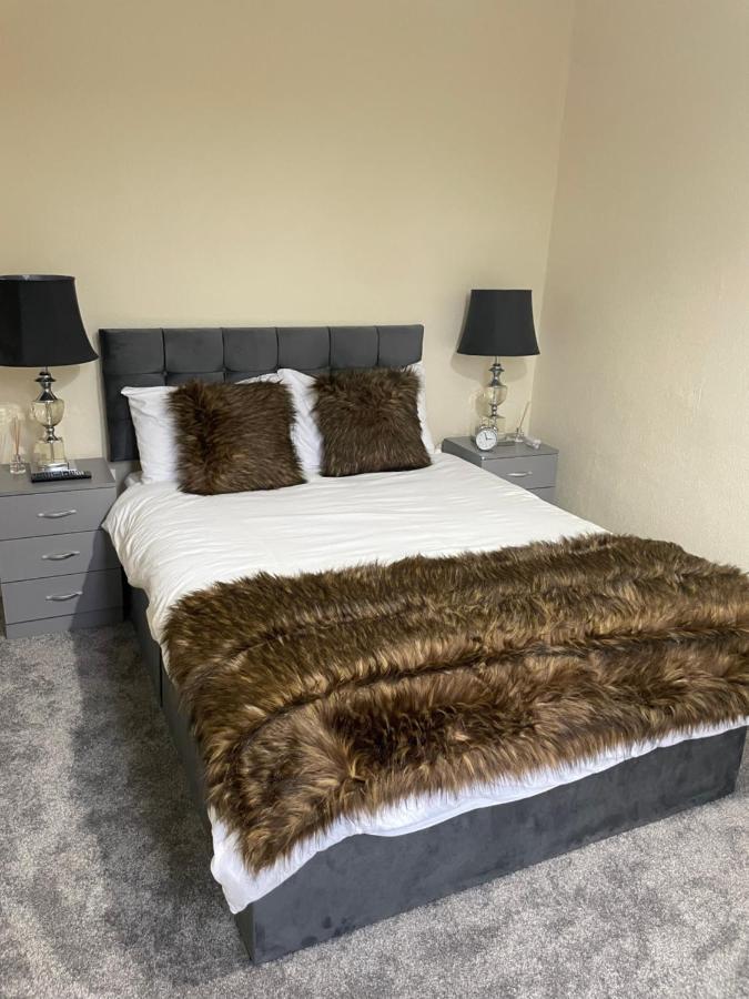 3 Bedrooms Comfortable Home With Jacuzzi Hot Tub Sleeps 10 Leicester Esterno foto